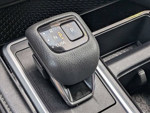 Used 2025 Nissan Pathfinder SV FWD image 18
