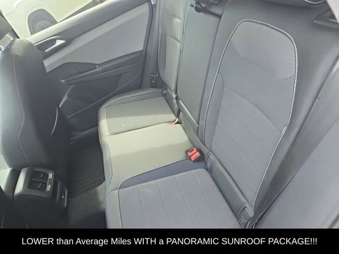 Used 2023 Volkswagen Taos SE w/ Panoramic Sunroof Package FWD image 7