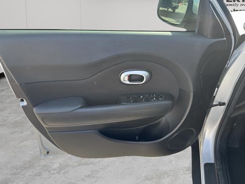 Used 2016 Kia Soul image 24