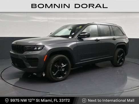 Used 2023 Jeep Grand Cherokee Altitude AWD/4WD image 1