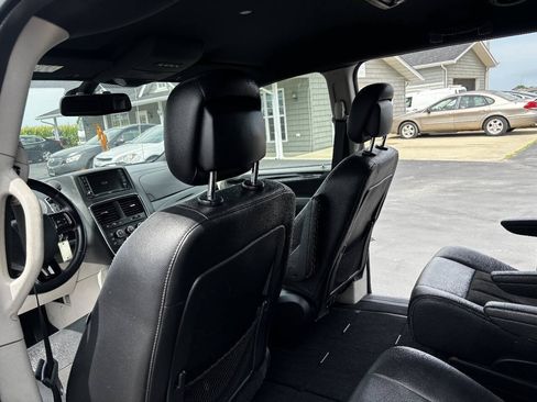Used 2019 Dodge Grand Caravan SXT FWD image 20