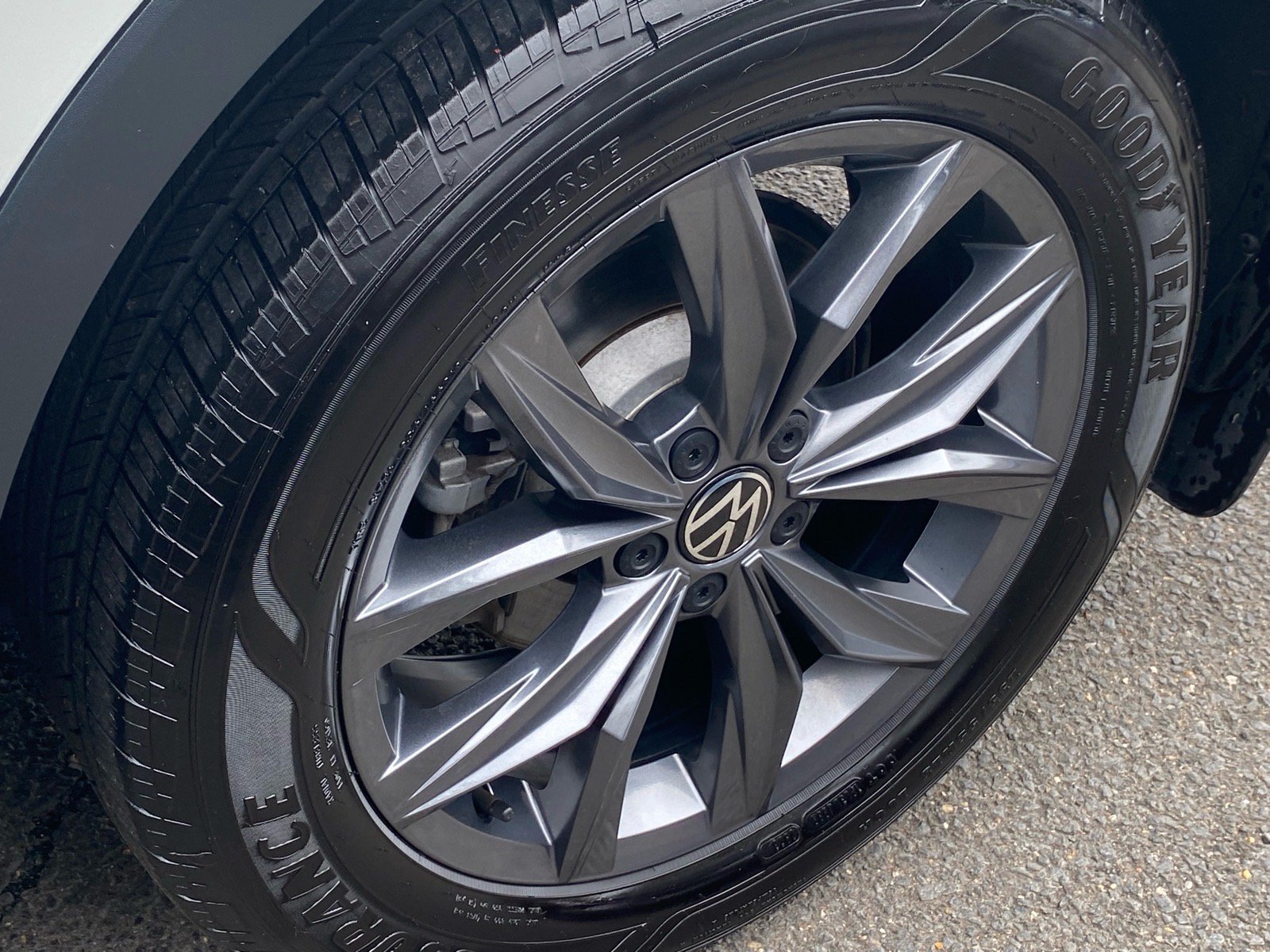 Used 2023 Volkswagen Tiguan SE FWD image 19