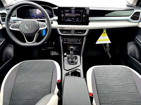 New 2026 Volkswagen Taos SE FWD image 20