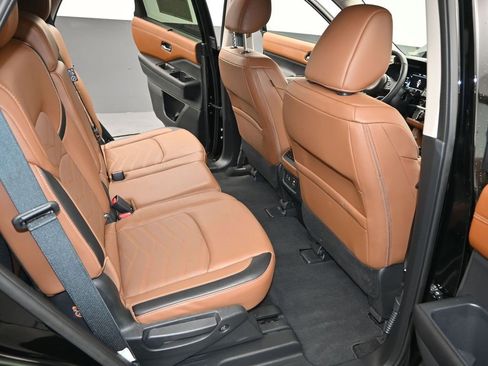 Used 2024 Nissan Pathfinder Platinum w/ Cargo Package image 28