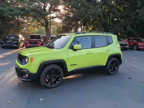 Used 2018 Jeep Renegade Altitude w/ UConnect 8.4 Nav Group FWD image 25