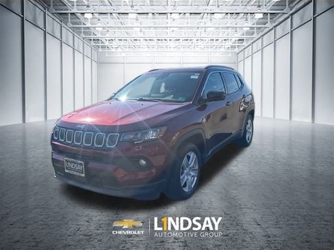 Used 2022 Jeep Compass Latitude image 2