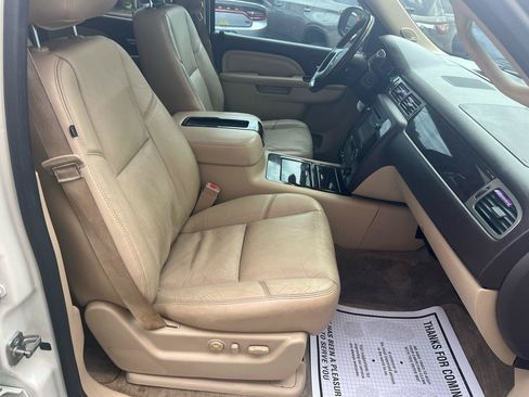 Used 2014 GMC Yukon XL Denali AWD/4WD image 19