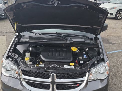 Used 2019 Dodge Grand Caravan SE FWD image 36