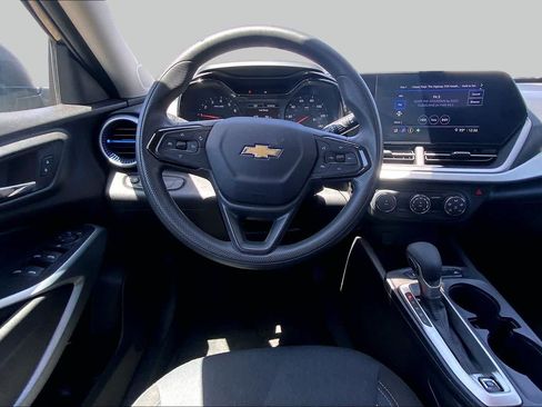 Used 2025 Chevrolet Trax LS FWD image 6