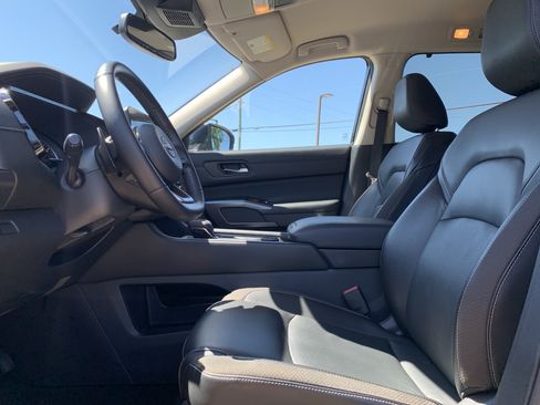 Used 2022 Nissan Pathfinder SL w/ Lighting Package (N92) AWD/4WD image 16