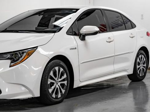 Used 2021 Toyota Corolla LE image 10