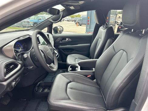 New 2026 Chrysler Pacifica Select image 20