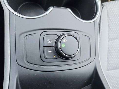 Used 2022 GMC Terrain SLE image 25