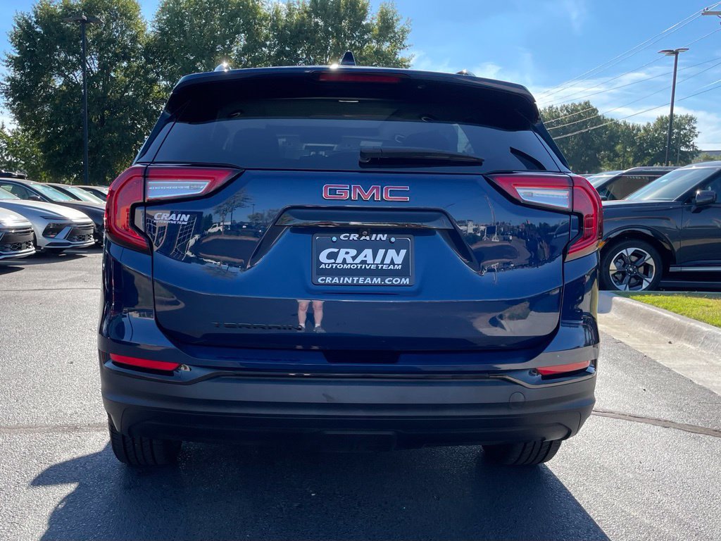 Used 2022 GMC Terrain SLE w/ Driver Convenience Package FWD image 7