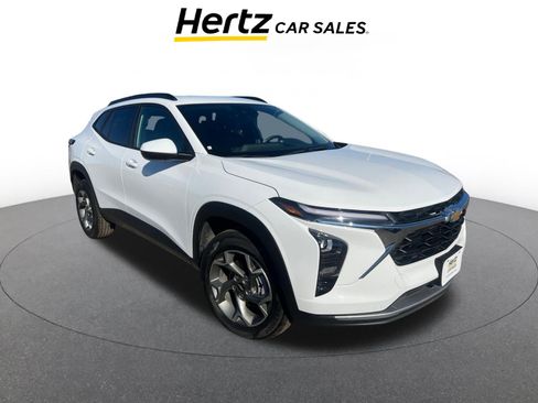 Used 2025 Chevrolet Trax LT image 1