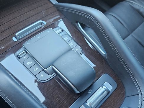 Used 2022 Mercedes-Benz GLS 450 4MATIC image 39