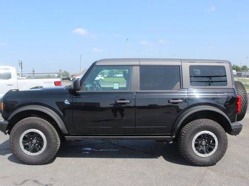 Used 2022 Ford Bronco Black Diamond w/ Sasquatch Package AWD/4WD image 3