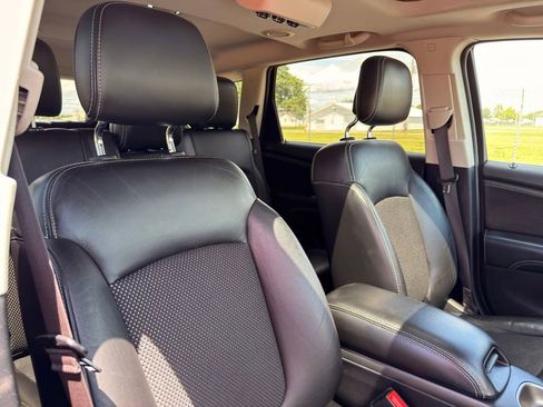 Used 2018 Dodge Journey Crossroad w/ Nav & Sun Group FWD image 28