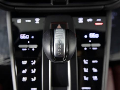 Certified 2025 Porsche Macan AWD/4WD image 29