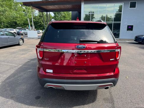 Used 2017 Ford Explorer XLT w/ Equipment Group 202A AWD/4WD image 4
