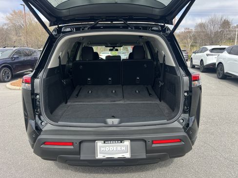 Certified 2025 Nissan Pathfinder SV image 15