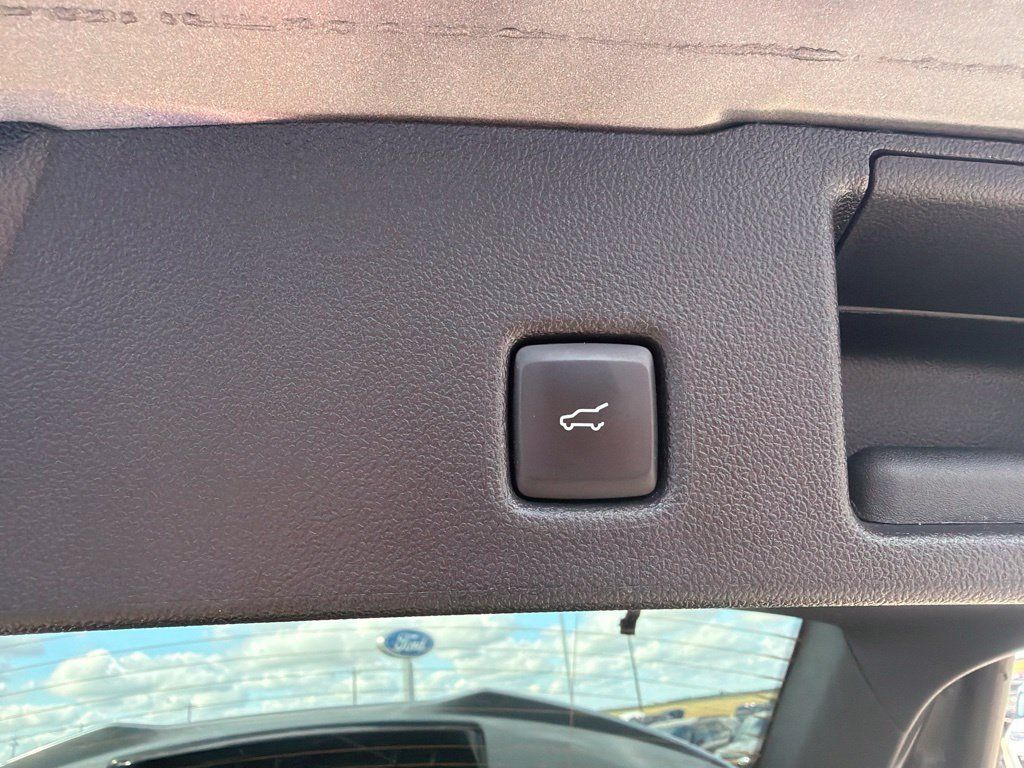 Used 2025 Ford Escape ST-Line Select AWD/4WD image 32