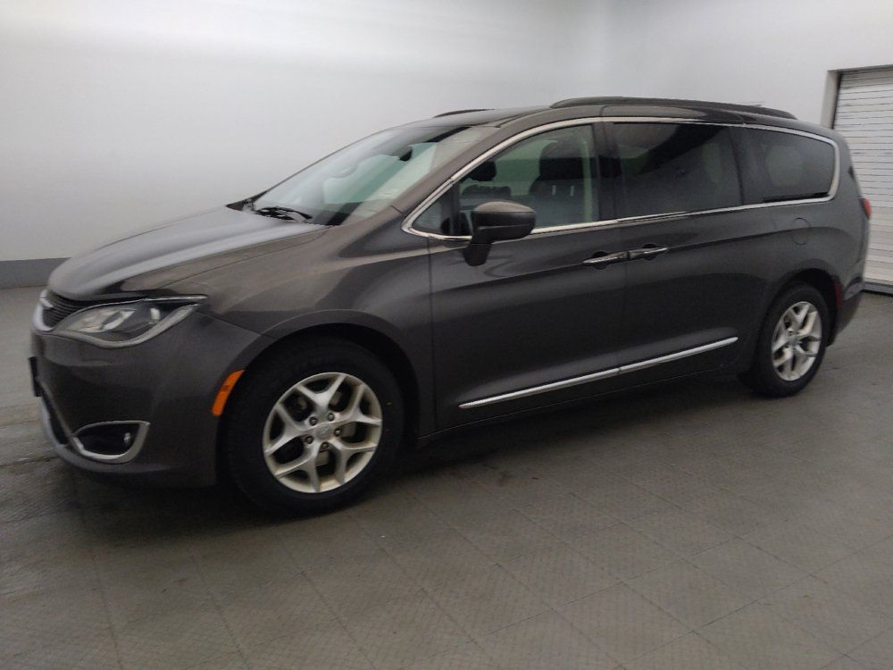 Used 2017 Chrysler Pacifica Touring-L w/ Tire & Wheel Group FWD image 2
