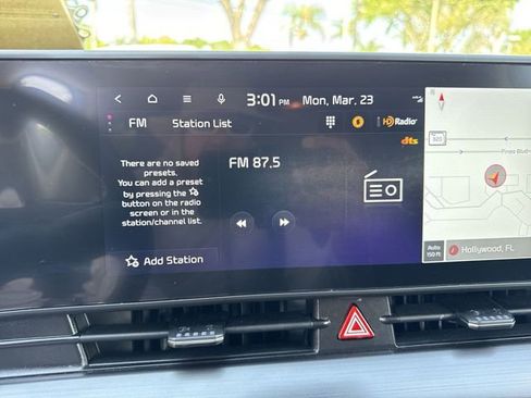 Used 2025 Kia Sportage EX image 16