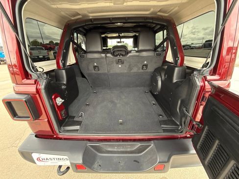 Used 2022 Jeep Wrangler Unlimited Sahara w/ Cold Weather Group AWD/4WD image 5