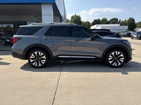 Used 2026 Ford Explorer Platinum w/ LUX Leather Package AWD/4WD image 2