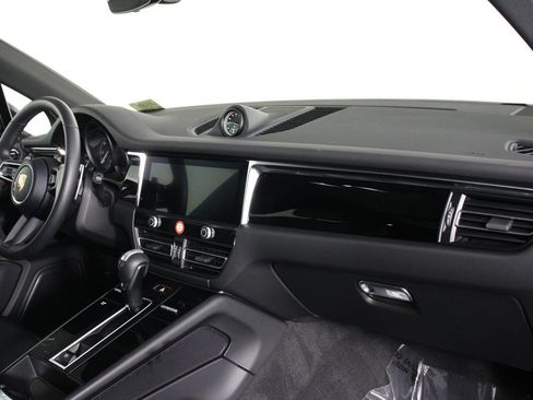 Certified 2026 Porsche Macan AWD/4WD image 24