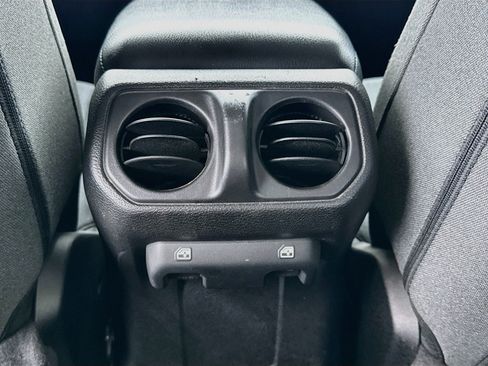 Used 2024 Jeep Wrangler Unlimited AWD/4WD image 16