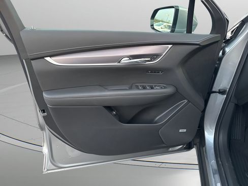 New 2025 Cadillac XT6 Luxury image 15