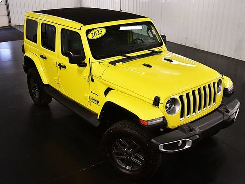 Used 2023 Jeep Wrangler Unlimited Sahara w/ LED Lighting Group AWD/4WD image 11