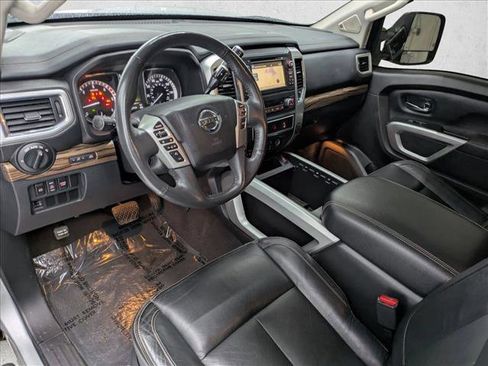 Used 2017 Nissan Titan SL image 10