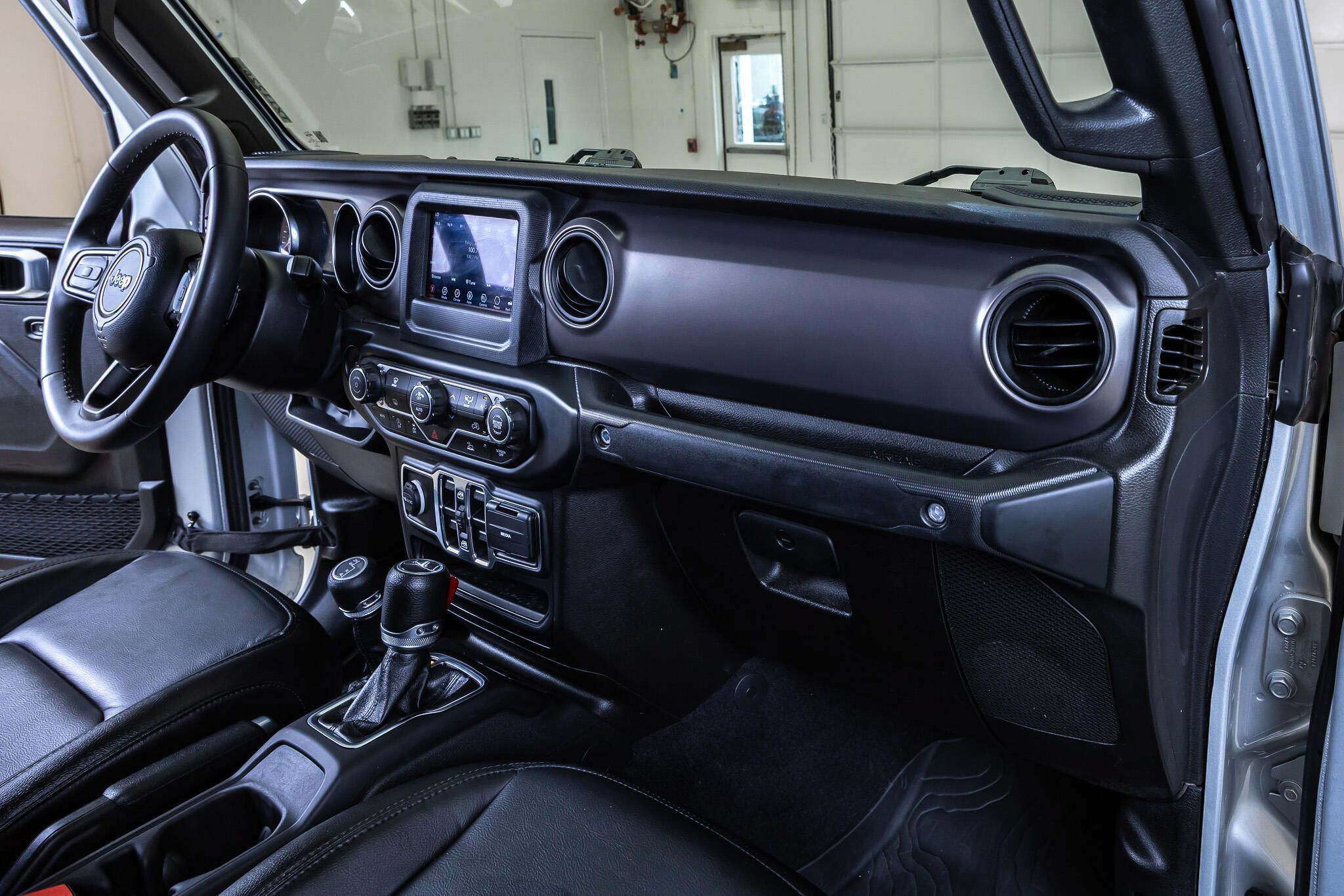 Used 2023 Jeep Gladiator Sport AWD/4WD image 15