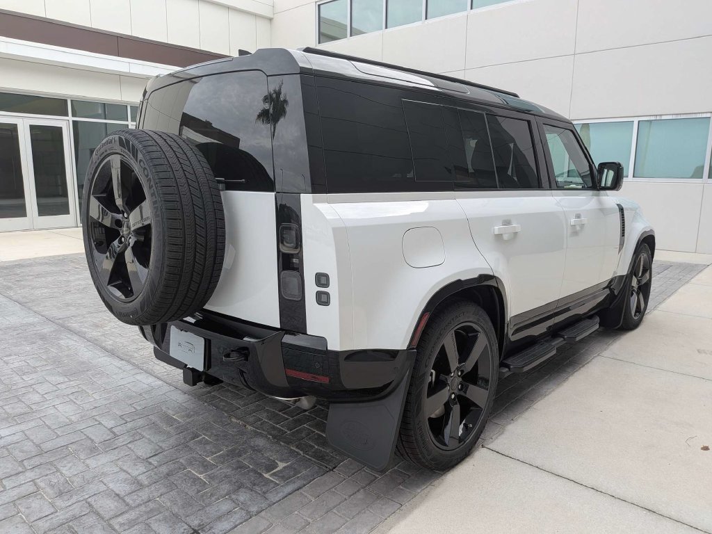 New 2026 Land Rover Defender 110 X-Dynamic SE AWD/4WD image 5