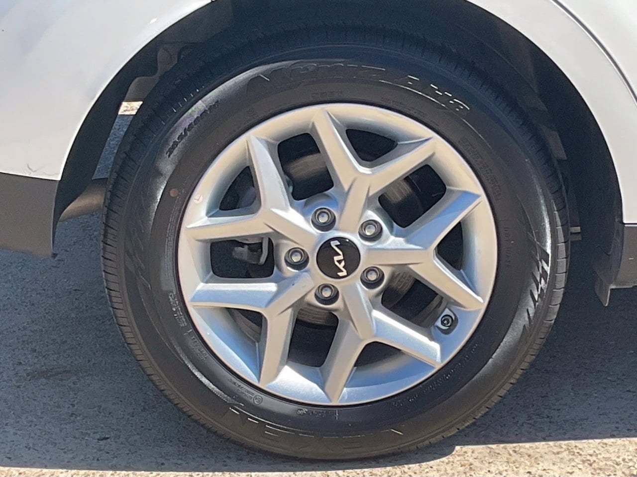 Used 2025 Kia Soul LX w/ LX Technology Package FWD image 7