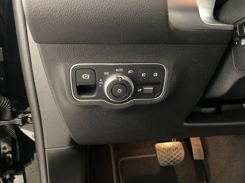 New 2025 Mercedes-Benz GLB 250 4MATIC image 17