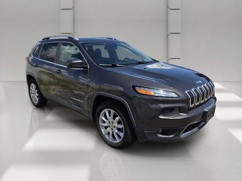 Used 2017 Jeep Cherokee Limited w/ Trailer Tow Group AWD/4WD image 3