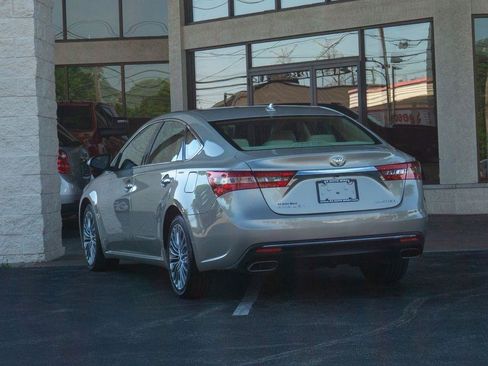 Used 2016 Toyota Avalon Limited w/ Toyota Safety Sense Package FWD image 4