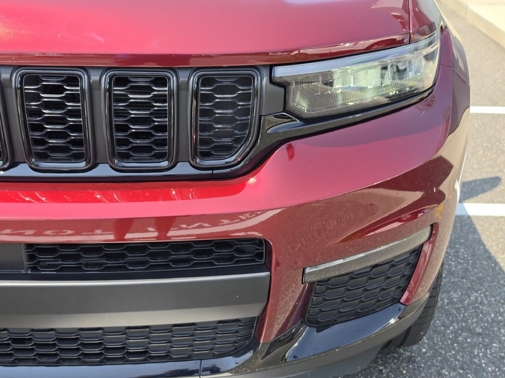 Used 2024 Jeep Grand Cherokee L Limited w/ Black Appearance Package AWD/4WD image 15