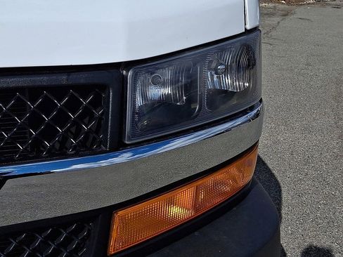 Used 2024 Chevrolet Express 2500 w/ Driver Convenience Package image 14