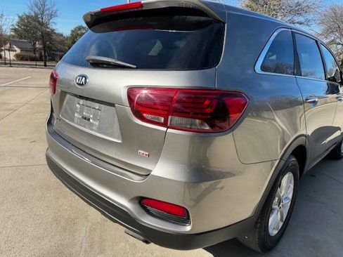 Used 2019 Kia Sorento L image 11