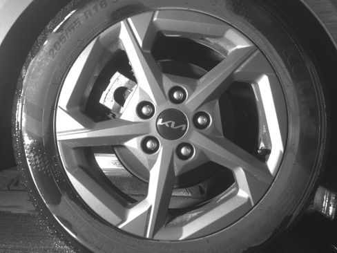 Used 2025 Kia K4 LXS image 15