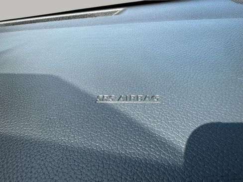 Used 2016 Nissan Rogue SV image 27