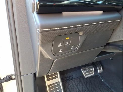 Used 2024 Volkswagen Atlas Cross Sport SEL R-Line image 21