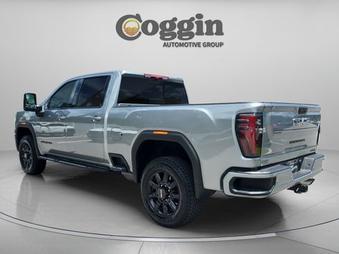 Used 2026 GMC Sierra 2500 AT4 w/ AT4 Premium Plus Package AWD/4WD image 3