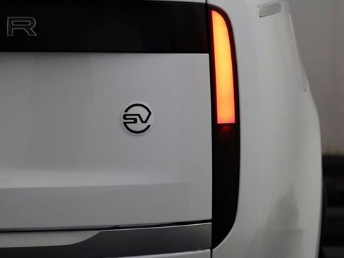New 2025 Land Rover Range Rover SV AWD/4WD image 22