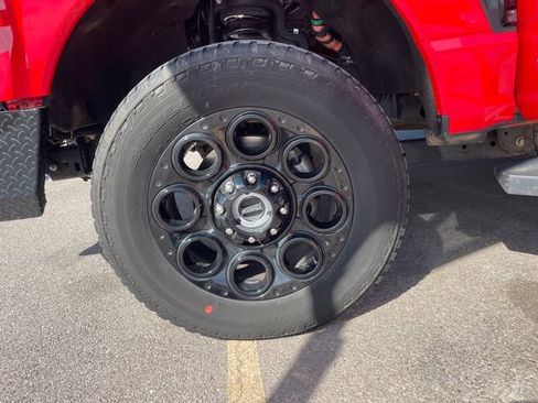 Used 2025 Ford F350 Lariat w/ Black Appearance Package image 20